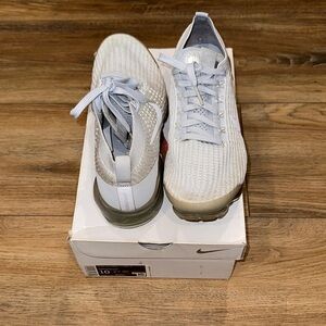 Nike Women’s White Knit Sneakers with Subtle Gray Trim